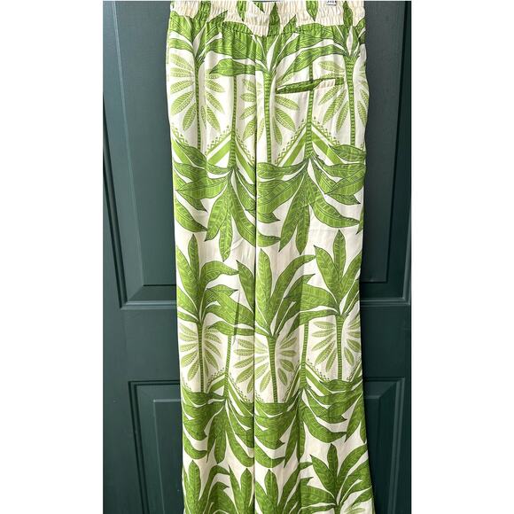 NWT Feels Like Sunshine Wide Leg Satin Pull On Pants Sz M Tropical Resort Beachy - Picture 6 of 10